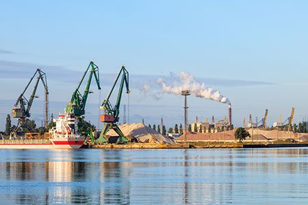 Coal sea port of Shakhtersk increases volume of coal shipments by 47% in 5 months